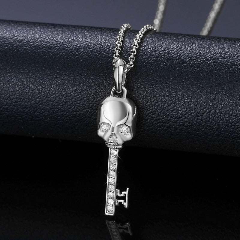 Skull Key Pendant 18K x Moissanite